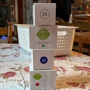Scentsy 25-Watt Light Bulbs x4